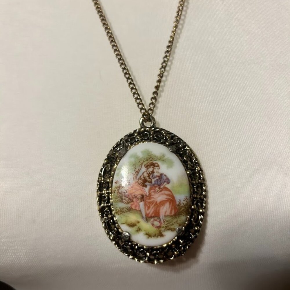 Large Vintage Hand Painted Porcelain Courting Couple Gold Tone Cameo Necklace